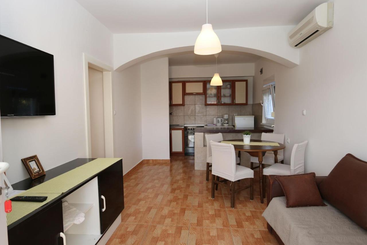 Apartments Nadenic Šilo Esterno foto