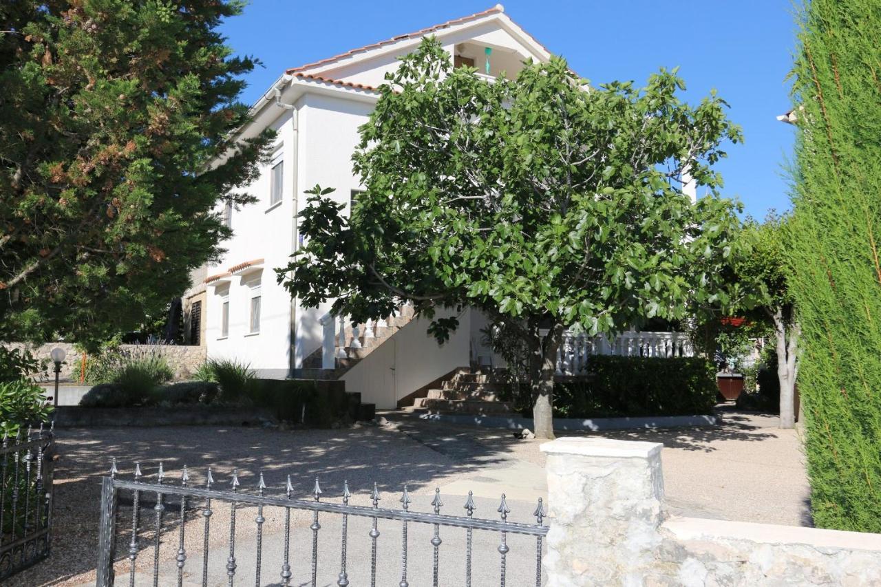 Apartments Nadenic Šilo Esterno foto